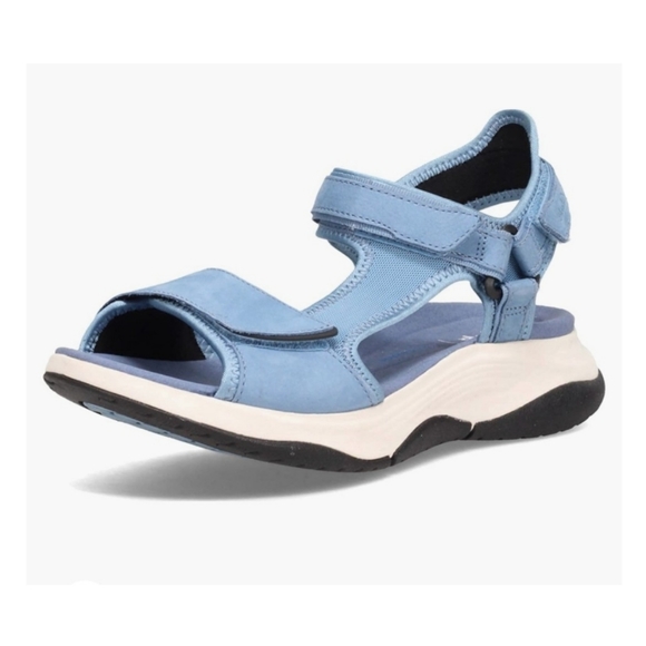 Clarks Shoes - Clarks Wave 2.0 Skip Sandals